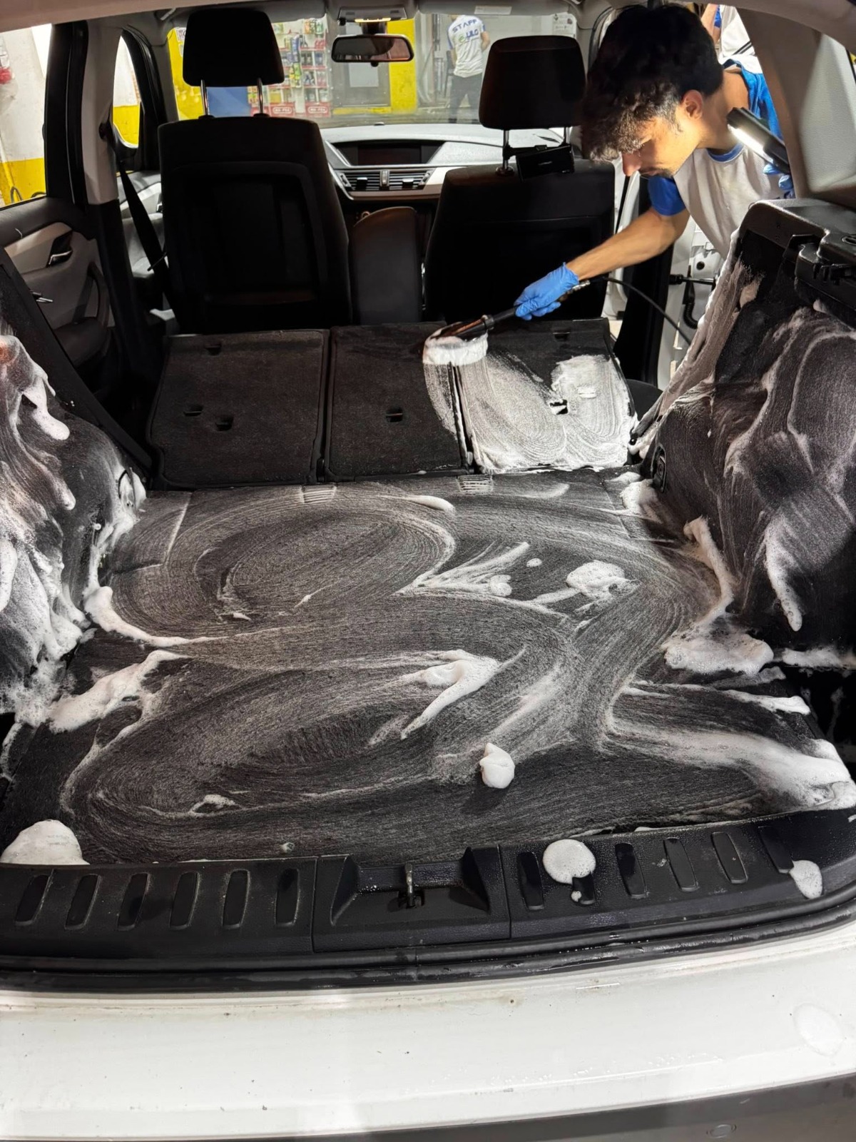 Dettaglio pulizia abitacolo